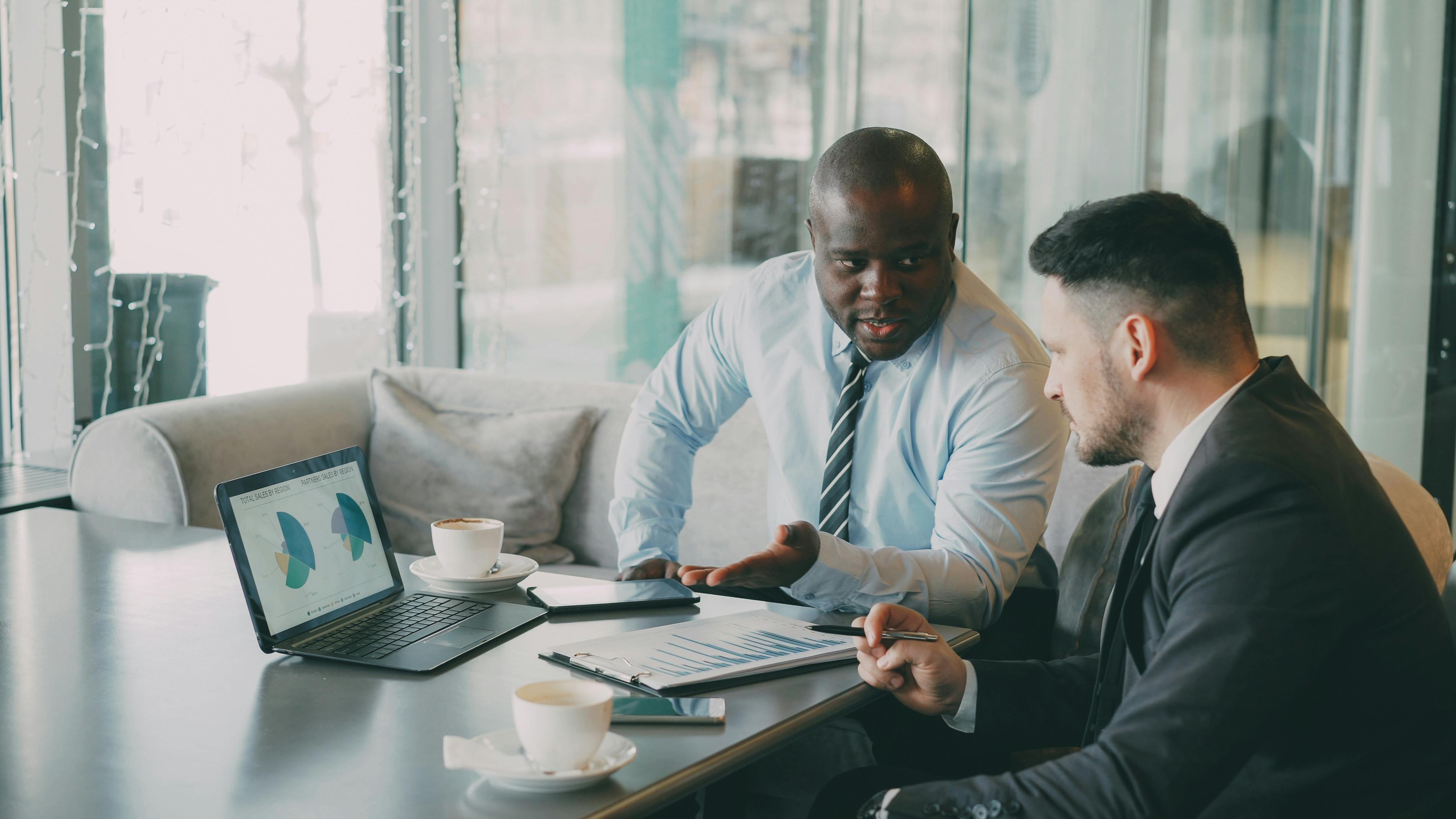 Réunion de conseil stratégique chez Blackroots Partners